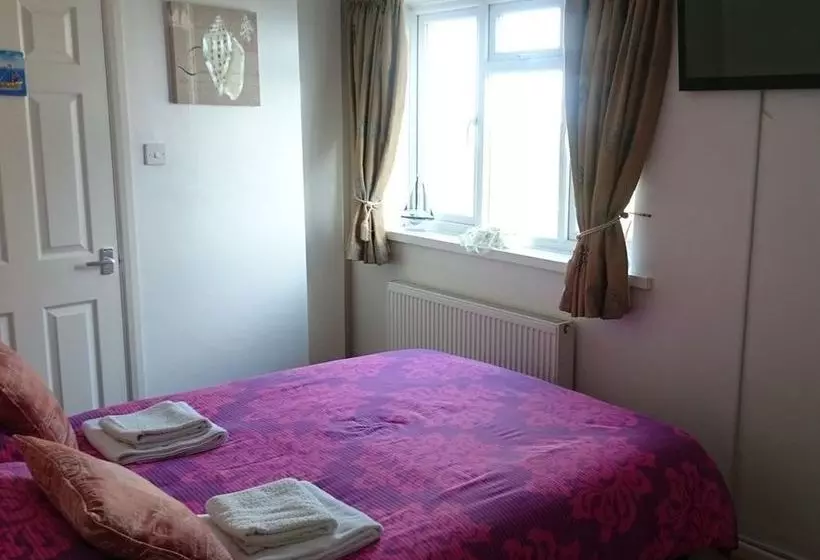 تختخواب و صبحانه Far End Guest House