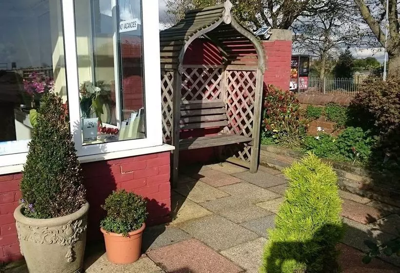 تختخواب و صبحانه Far End Guest House