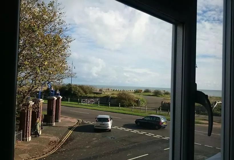 تختخواب و صبحانه Far End Guest House