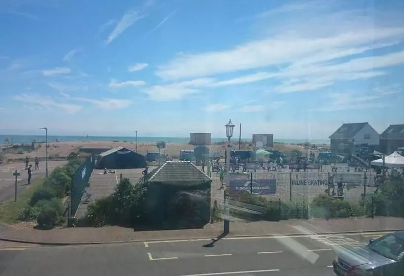 تختخواب و صبحانه Far End Guest House