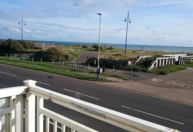 تختخواب و صبحانه Far End Guest House