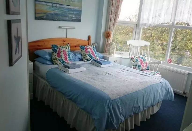 تختخواب و صبحانه Far End Guest House