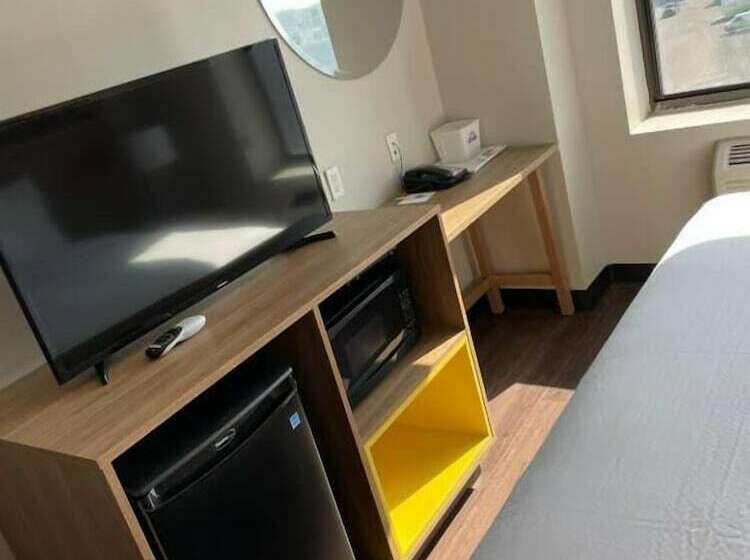 فندق Days Inn & Suites By Wyndham Jamaica Jfk Airport