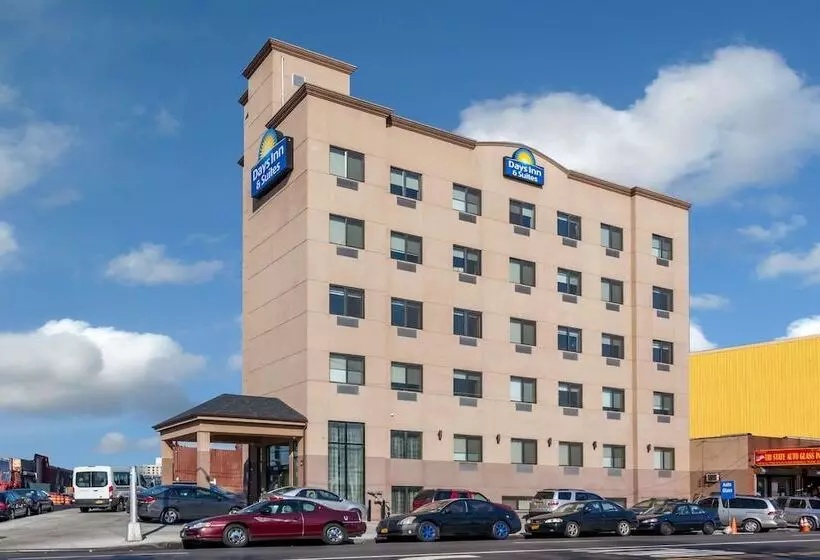 Отель Days Inn & Suites By Wyndham Jamaica Jfk Airport