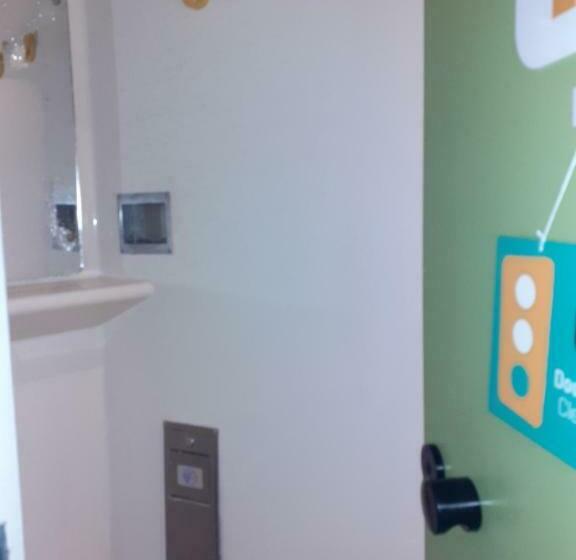 בית מלון כפרי F1 Saintes