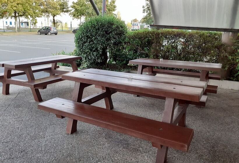 בית מלון כפרי F1 Saintes