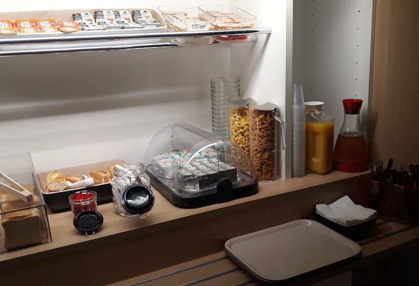 בית מלון כפרי F1 Saintes