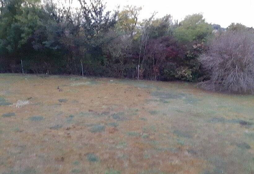 בית מלון כפרי F1 Saintes