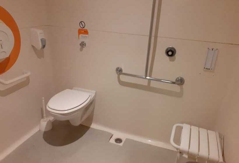 בית מלון כפרי F1 Saintes