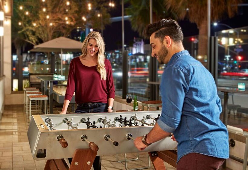 Отель Hilton Garden Inn San Diego Downtown/bayside