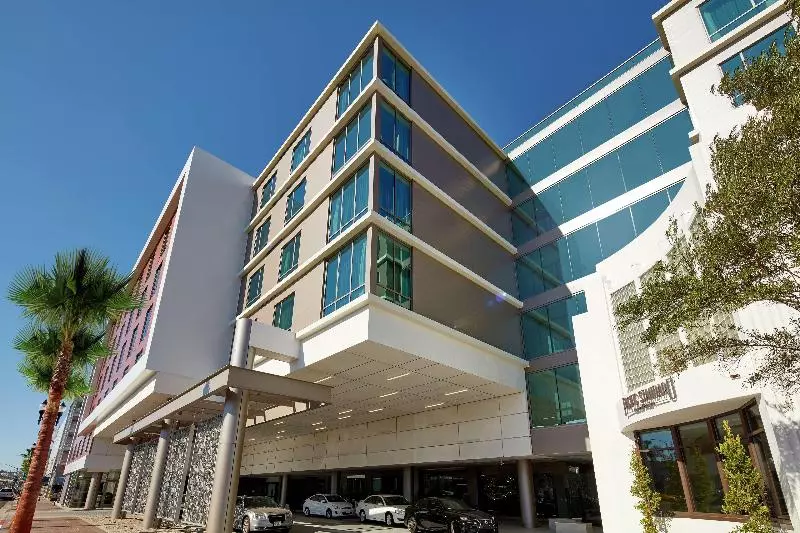 Отель Hilton Garden Inn San Diego Downtown/bayside