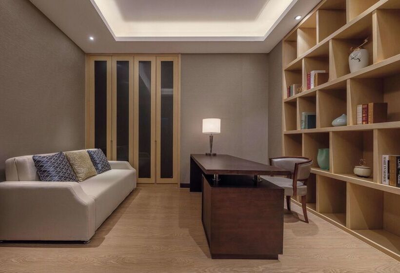 בית מלון כפרי Hilton Haikou