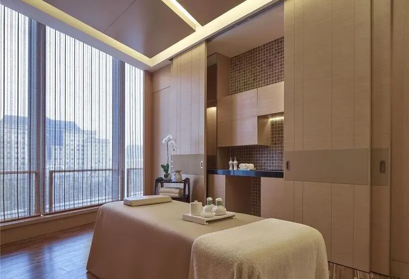 هتل Hilton Haikou
