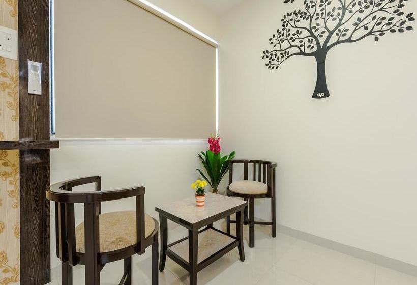 בית מלון כפרי Oyo Rooms Balgandharva Jm Road