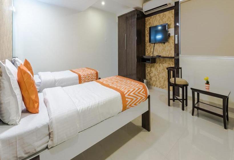 בית מלון כפרי Oyo Rooms Balgandharva Jm Road