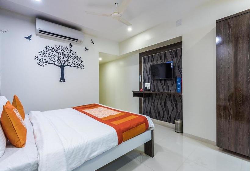 בית מלון כפרי Oyo Rooms Balgandharva Jm Road