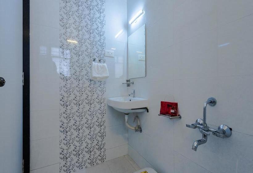 בית מלון כפרי Oyo Rooms Balgandharva Jm Road