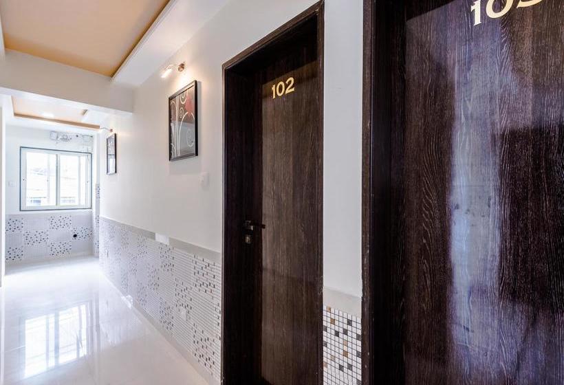 בית מלון כפרי Oyo Rooms Balgandharva Jm Road