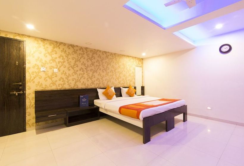 בית מלון כפרי Oyo Rooms Balgandharva Jm Road