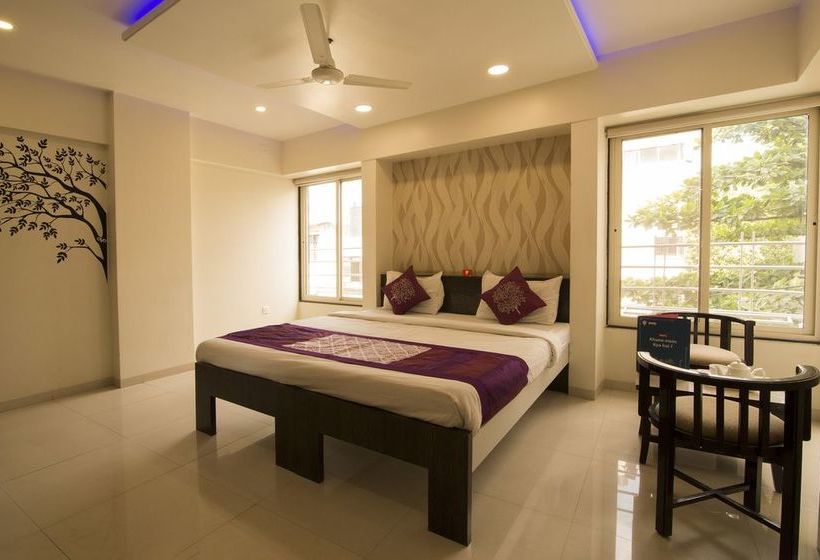 בית מלון כפרי Oyo Rooms Balgandharva Jm Road