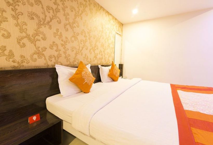 בית מלון כפרי Oyo Rooms Balgandharva Jm Road