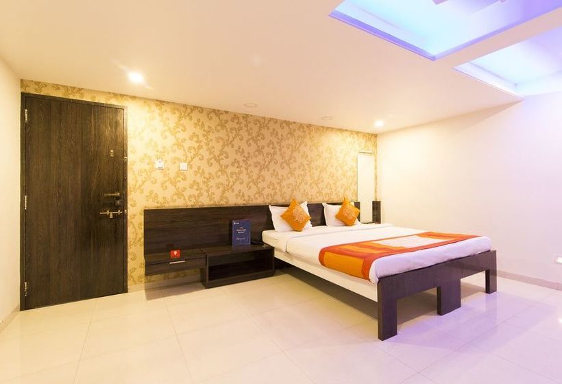 בית מלון כפרי Oyo Rooms Balgandharva Jm Road