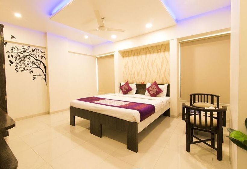 בית מלון כפרי Oyo Rooms Balgandharva Jm Road