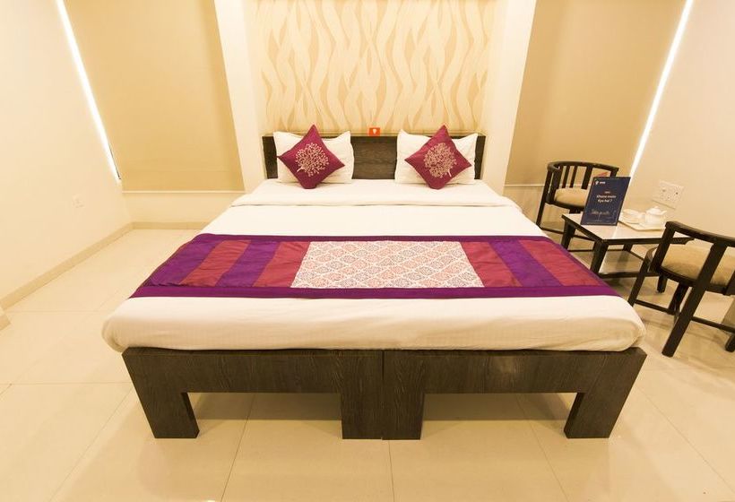 בית מלון כפרי Oyo Rooms Balgandharva Jm Road