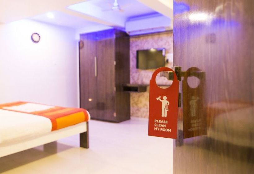 בית מלון כפרי Oyo Rooms Balgandharva Jm Road