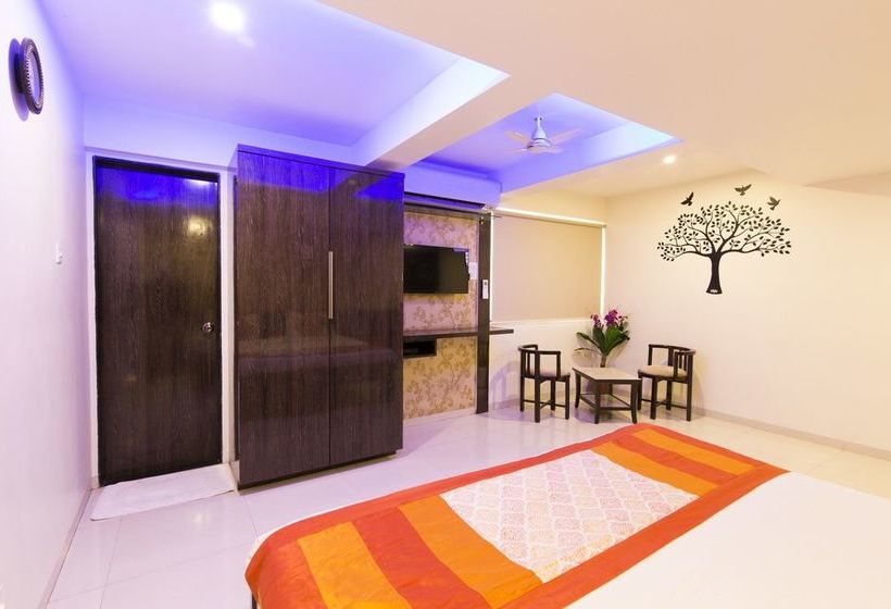 בית מלון כפרי Oyo Rooms Balgandharva Jm Road