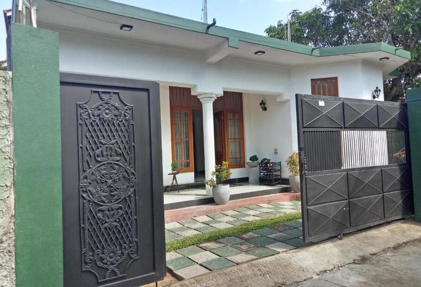 Отель Romaya Inn Negombo