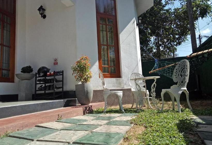 Отель Romaya Inn Negombo