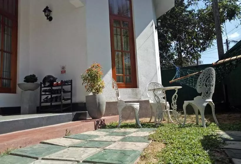 Отель Romaya Inn Negombo