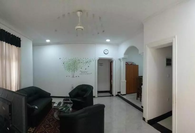 Отель Romaya Inn Negombo