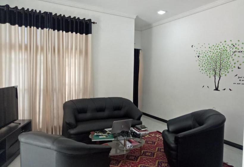 Отель Romaya Inn Negombo