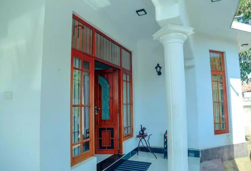 Отель Romaya Inn Negombo