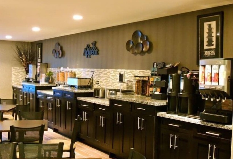 בית מלון כפרי Stoughton Western Star Inn & Suites