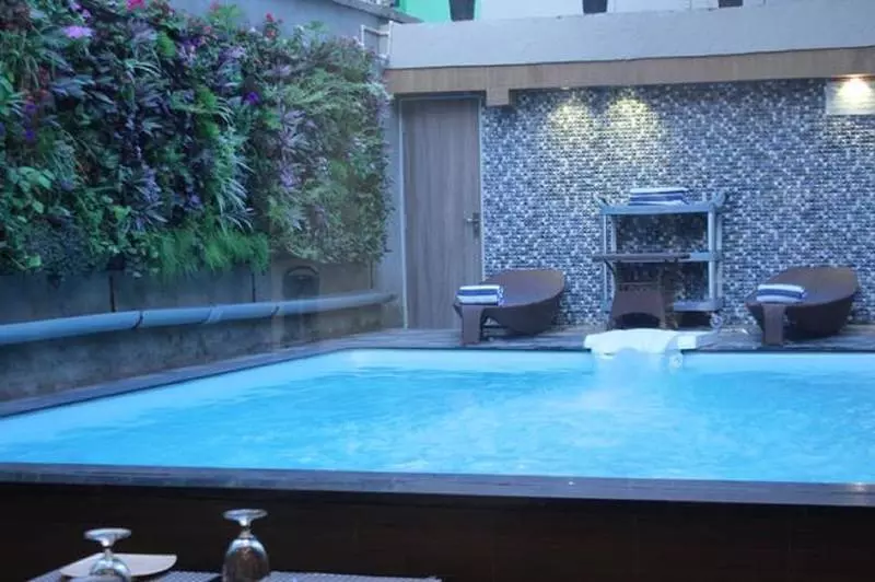 בית מלון כפרי The Flora Residency