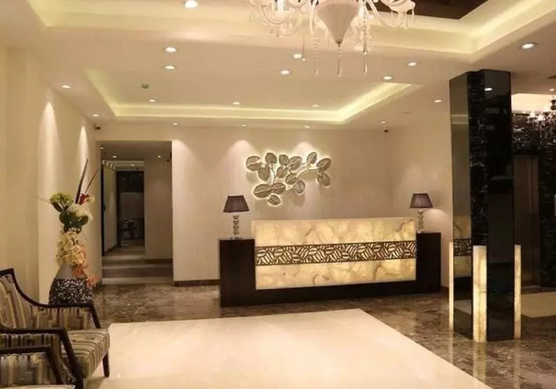 בית מלון כפרי The Flora Residency