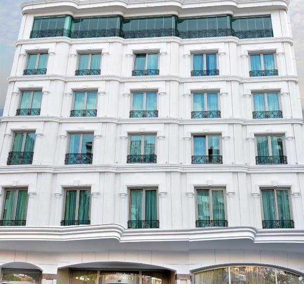 Hotel The Grand Mira Business