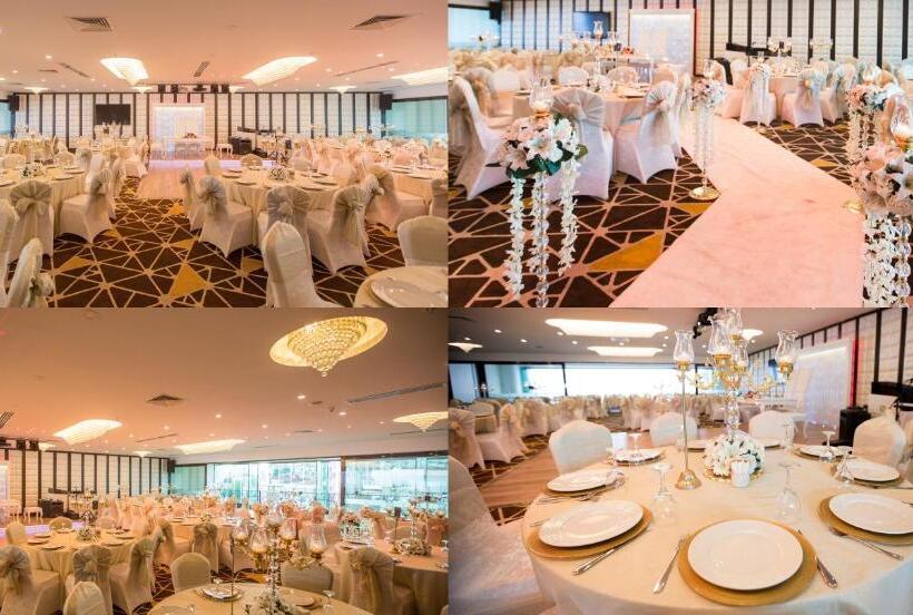 Hotel The Grand Mira Business