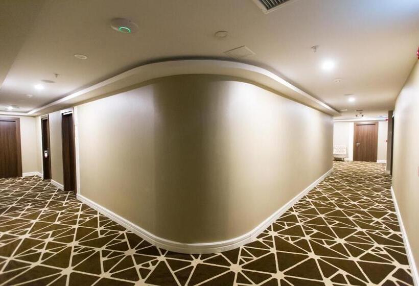 Hotel The Grand Mira Business