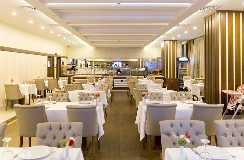 Hotel The Grand Mira Business