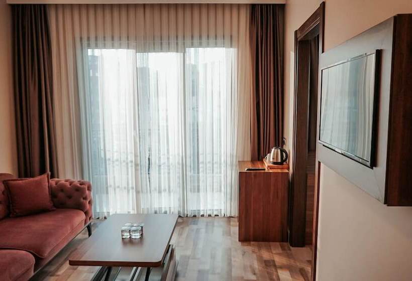 Hotel The Grand Mira Business