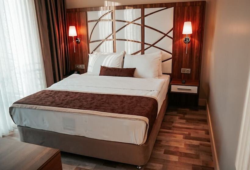 Hotel The Grand Mira Business