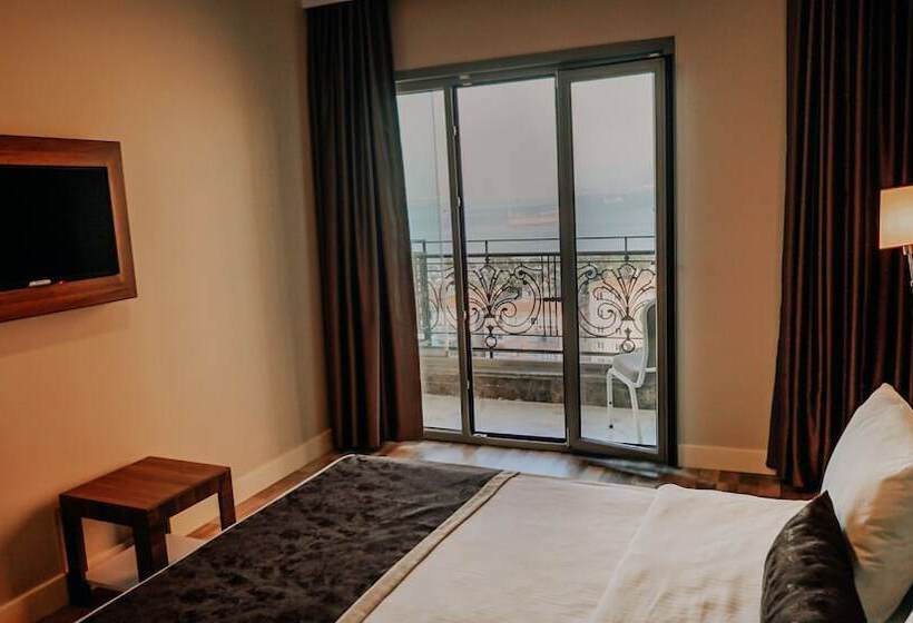 Hotel The Grand Mira Business