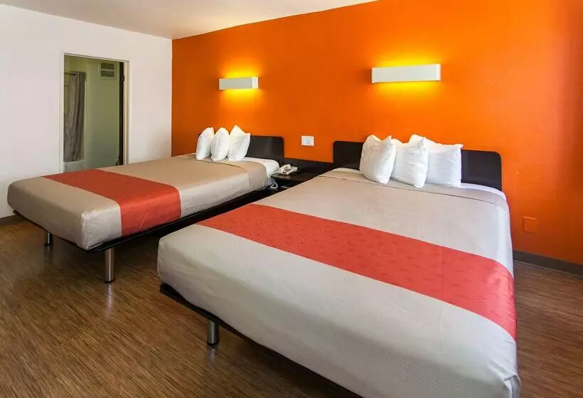 Motel 6 Hollywood