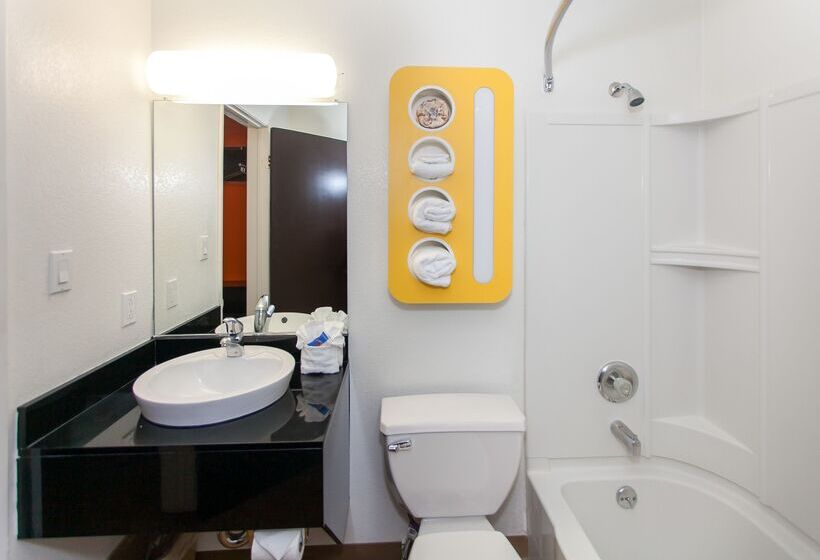 Motel 6 Hollywood