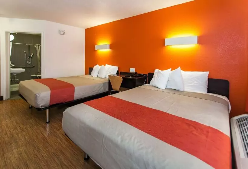 Motel 6 Hollywood
