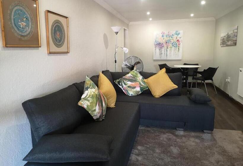 Pension Restawhile Guest House  Pretoria